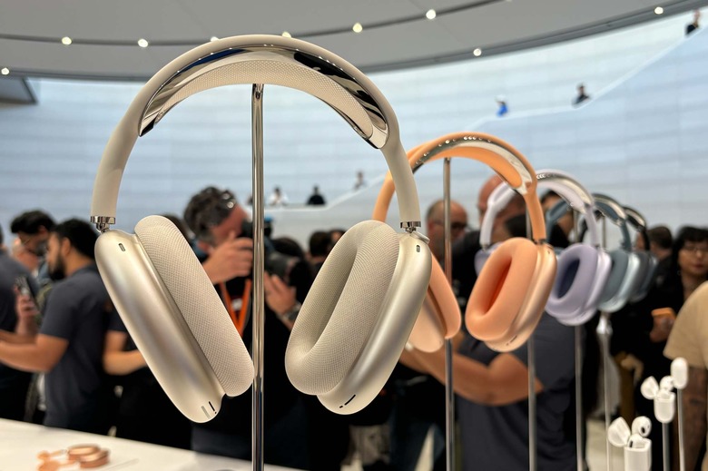 Here's a look at the new colors for AirPods Max, complete with USB-C connectivity.