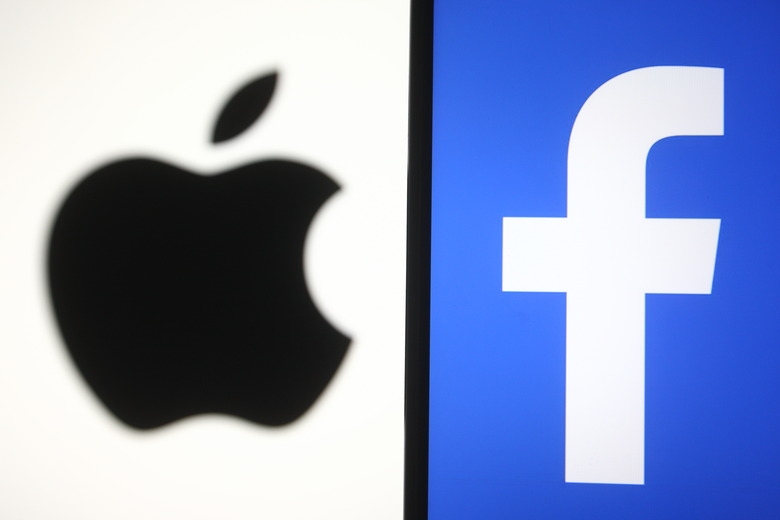 UKRAINE - 2021/04/17: In this photo illustration, Apple and Facebook logos seen displayed on a smartphone and a pc screen. (Photo Illustration by Pavlo Gonchar/SOPA Images/LightRocket via Getty Images)