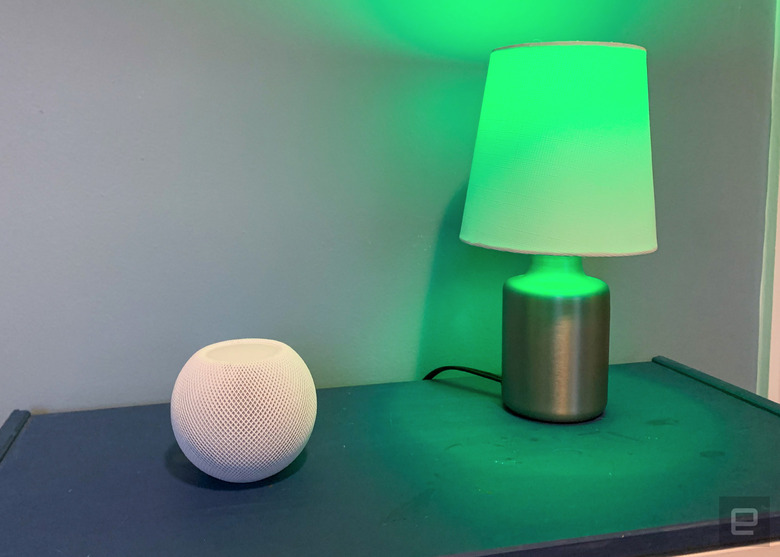 Siri successfully turned my light bulb green, or any other color I asked for.