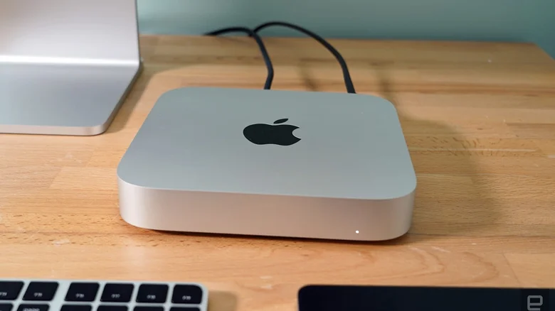 Apple　Mac mini M2 256GB Amazon.com: Apple Mac mini M2 Chip 16GB RAM 256GB SSD - Silver