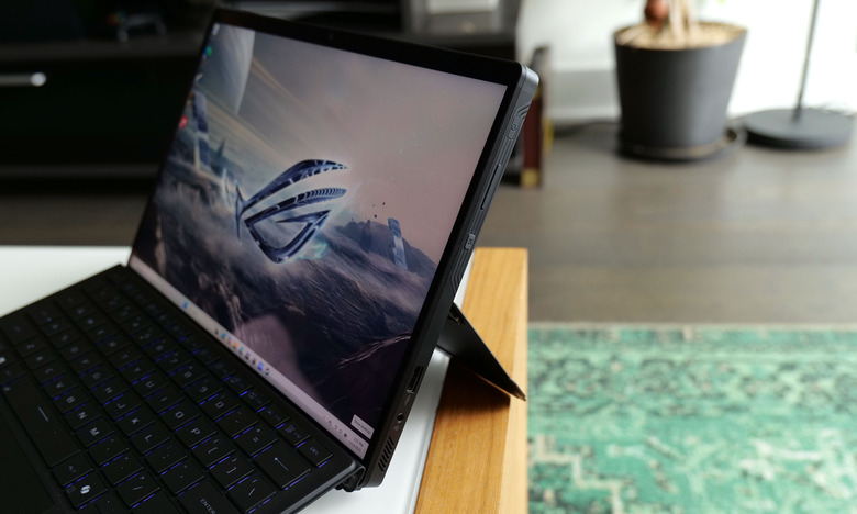 The right side of the ROG Flow Z13 features a customizable button that can be programmed to launch an app of your choice.