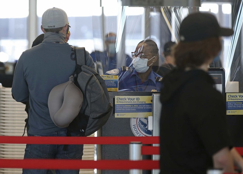 A Transportation Security Administration agent works at the security check area inside Terminal 3 at O'Hare International Airport on Nov. 12, 2020, in Chicago. (John J. Kim/Chicago Tribune/Tribune News Service via Getty Images)