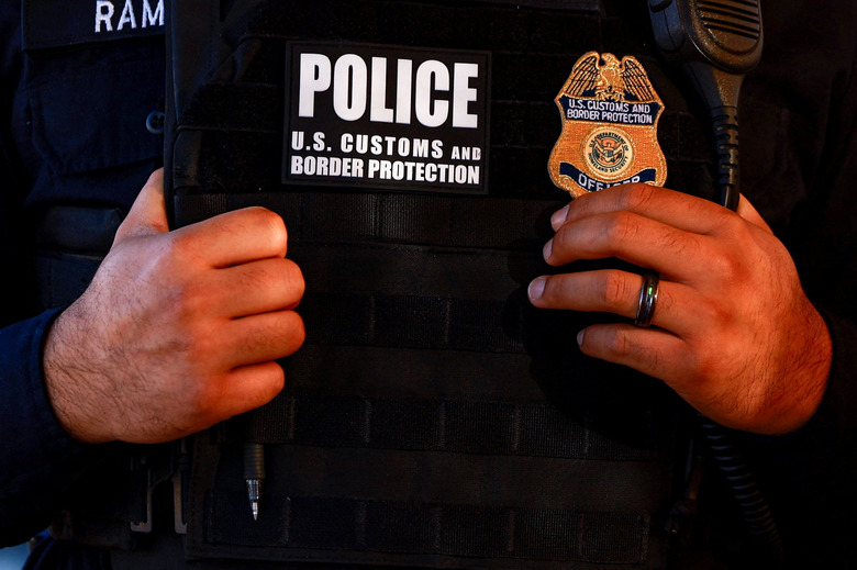 A U.S. Customs and Border Protection (CBP) officer works at the Paso del Norte International bridge, on the first day of a partial U.S. government shutdown, as seen from Ciudad Juarez, Mexico, October 1, 2025. REUTERS/Jose Luis Gonzalez