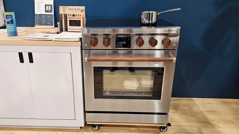 The Copper Charlie is set up in a demo kitchen at CES