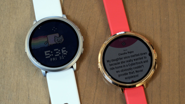 The Pebble Round 2 reboots a smartwatch classic.