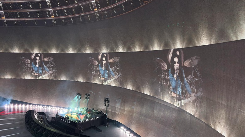 Lenny Kravitz closed the show, and he'll close this post.