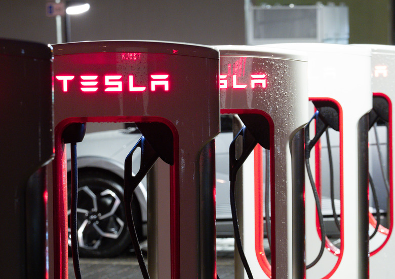 PRODUCTION - 04 January 2024, Thuringia, Suhl: Tesla Supercharger charging stations are located in the evening in a parking lot near the A71 freeway. The fast-charging stations operated by vehicle manufacturer Tesla enable drivers to continue driving after short charging stops. Photo: Soeren Stache/dpa (Photo by Soeren Stache/picture alliance via Getty Images)