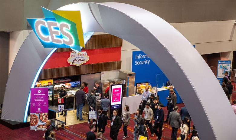 06 January 2023, US, Las Vegas: Visitors to the CES technology trade show are on the move at the Las Vegas fairgrounds under an industry show logo. With around 115,000 attendees, CES is back on the road to its former greatness after a pandemic dip.       (to dpa 