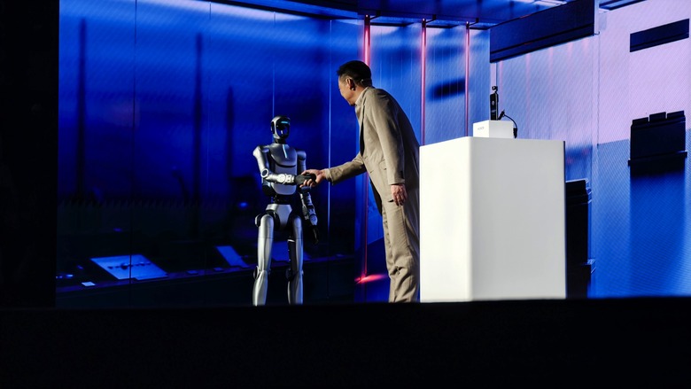 Honor's humanoid robot. (Image by Mat Smith for Engadget)