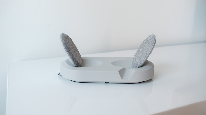 The charging station also houses the Scape's 2.4GHz transmitter.