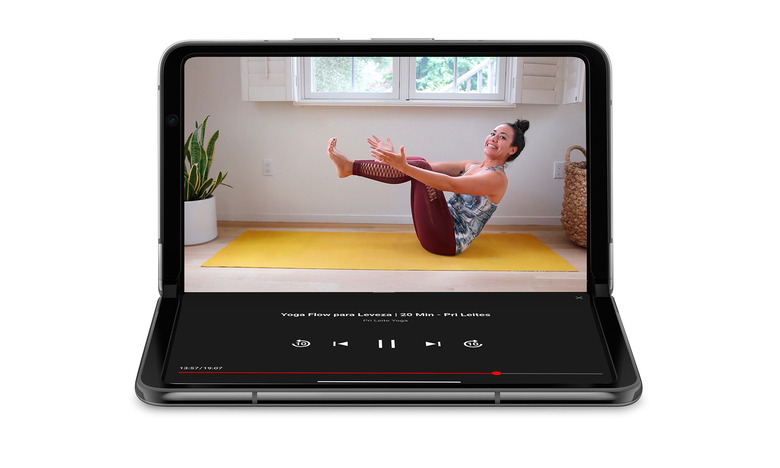 For apps like YouTube that have optimized tabletop modes, it's very important for the Pixel Fold to be able to accurately detect its posture, which includes the orientation and position of its screen.