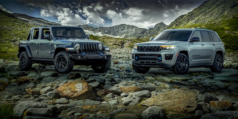 2023 JeepÂ® Wrangler Willys 4xe (left) and 2023 Jeep Grand Cherokee 4xe 30th Anniversary edition