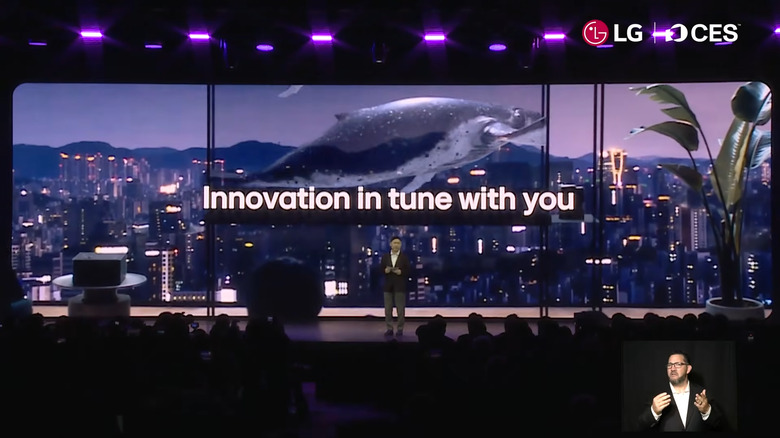 New CEO of LG Electronics Lyu Jae-cheol is on stage now.