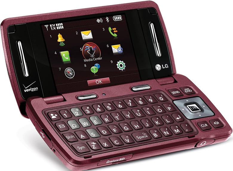 LG's enV 2 introduced a generation of mid-2000s teens to the joys of texting on a keyboard.