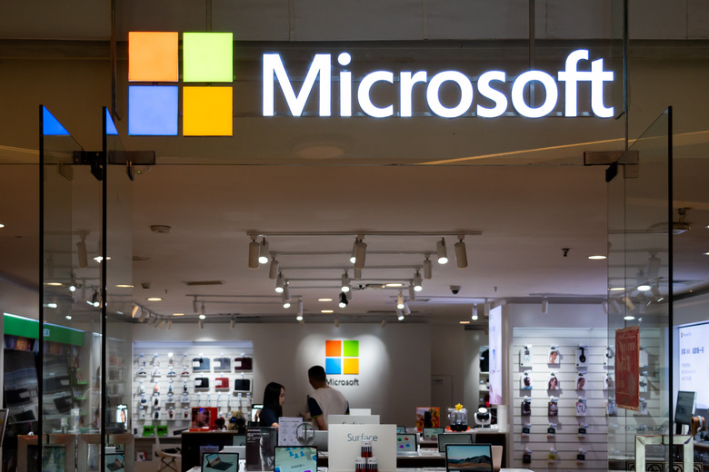CHONGQING, CHINA - 2020/08/29: American multinational technology company, Microsoft store and logo seen in Chongqing. (Photo by Alex Tai/SOPA Images/LightRocket via Getty Images)