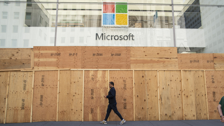 NEW YORK, NEW YORK - JUNE 08: A Microsoft store is boarded up on June 08, 2020 in New York City. The city began the first phase of reopening after nearly three months of being shutdown due to the coronavirus (COVID-19) pandemic. Protests continue over the abuse of African Americans by the Police. (Photo by Kena Betancur/VIEWpress via Getty Images)