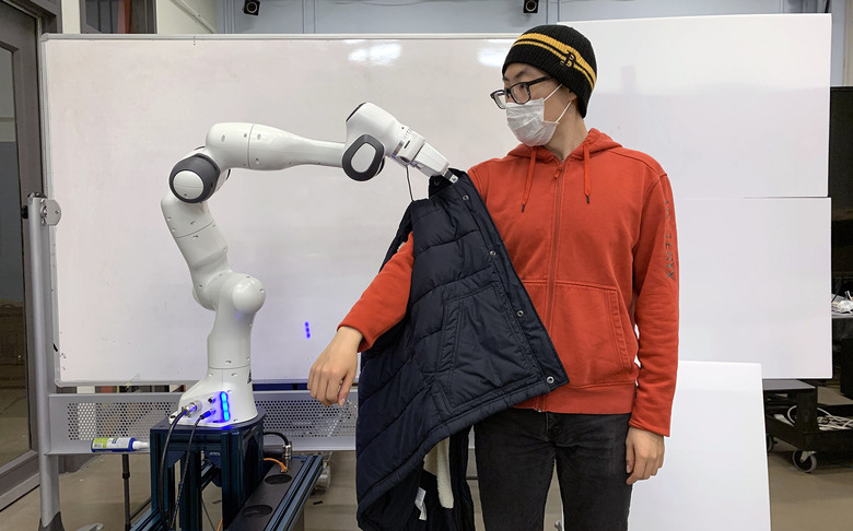 MIT CSAIL unveils a robot that helps the infirmed dress themselves 
