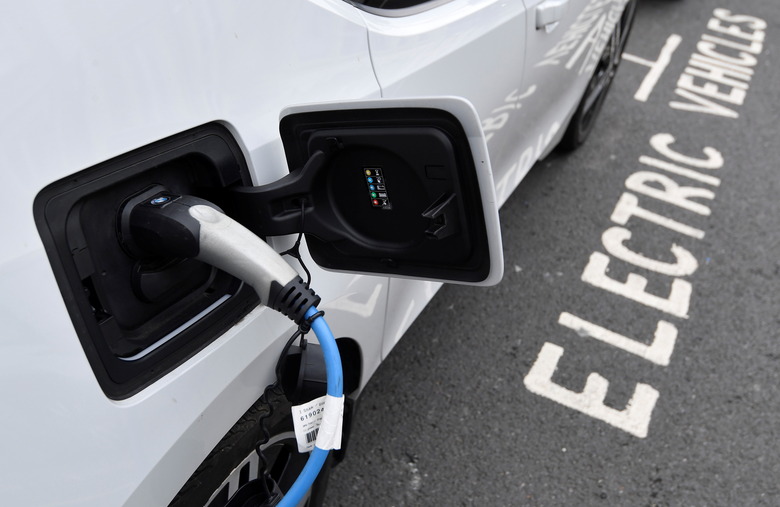 An electric car is charged at a roadside EV charge point, London, October 19, 2021. REUTERS/Toby Melville