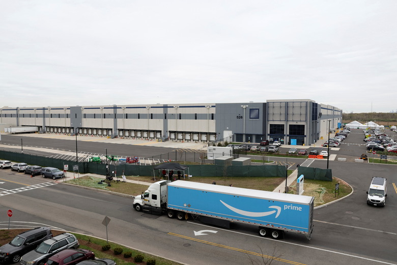 Amazon’s LDJ5 sortation center is seen, as employees begin voting to unionize a second warehouse in the Staten Island borough of New York, U.S. April 25, 2022.  REUTERS/Brendan McDermid.
