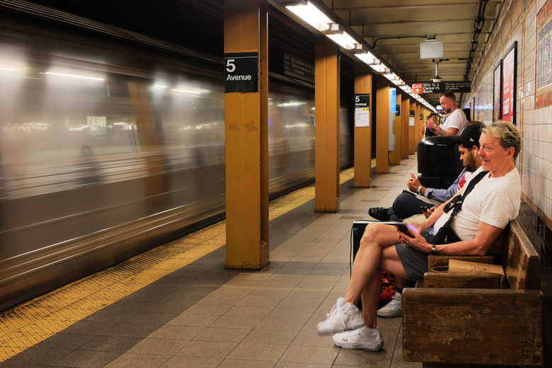NYC subway security flaw makes it possible to track riders’ journeys - engadget.com