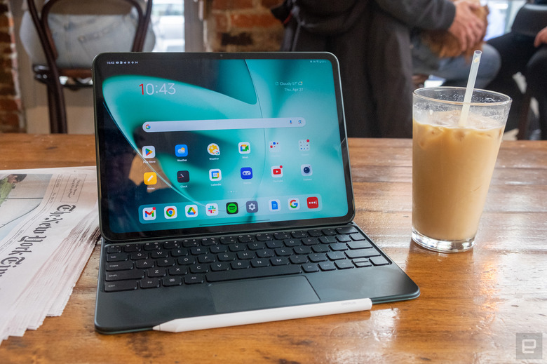 Photos of the OnePlus Pad tablet and its keyboard folio and Stylo pen accessories.