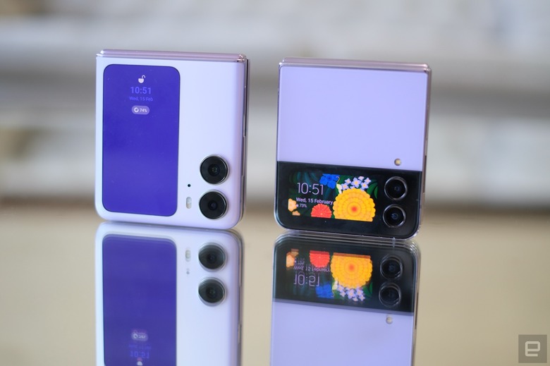 Oppo Find N2 Flip (left) stood up next to Samsung Galaxy Z Flip 4 (right)