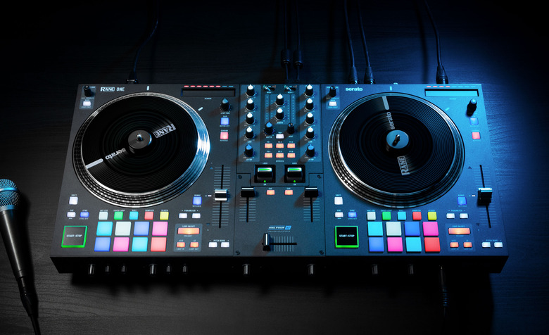 【美品】RANE SL4 Serato DJ (Control Vinyl付き) Rane packs high-end tech into its first single-unit DJ controller