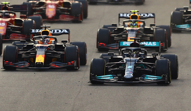 Formula One F1 - Abu Dhabi Grand Prix - Yas Marina Circuit, Abu Dhabi, United Arab Emirates - December 12, 2021 Mercedes' Lewis Hamilton and Red Bull's Max Verstappen after the start of the race REUTERS/Ahmed Jadallah