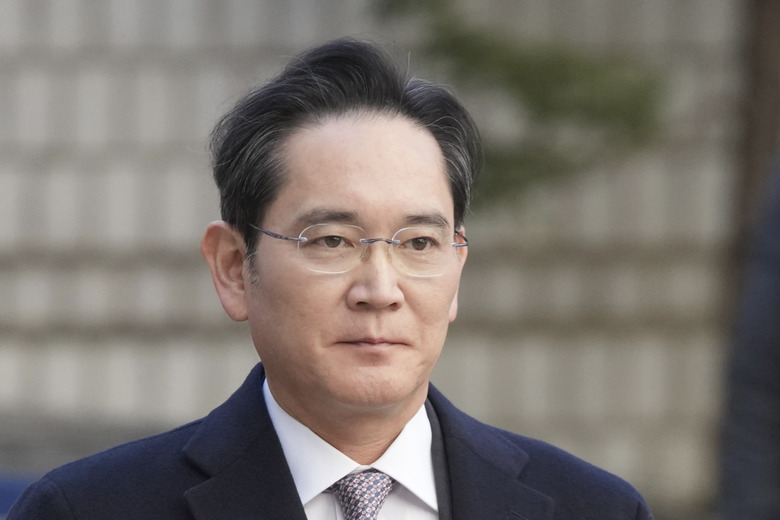 FILE - Samsung Electronics Chairman Lee Jae-yong arrives at the Seoul High Court in Seoul, South Korea, on Feb. 3, 2025. (AP Photo/Lee Jin-man, File)