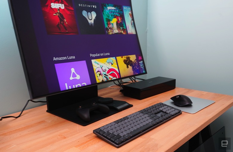 Samsung Odyssey Ark desk view in portrait mode