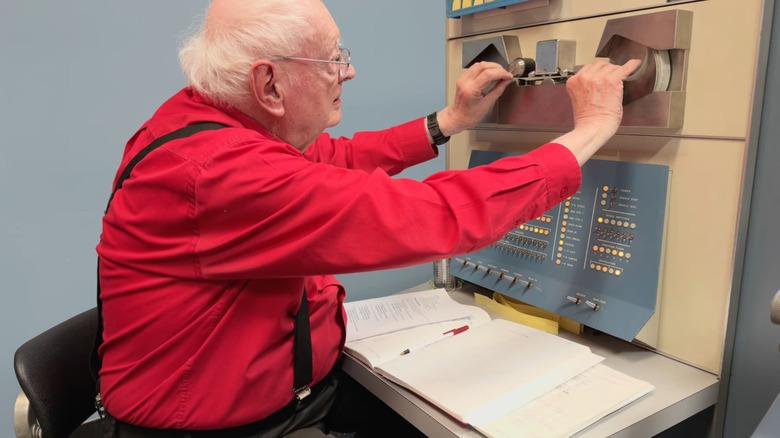 Peter Samson loading a song into the PDP-1.