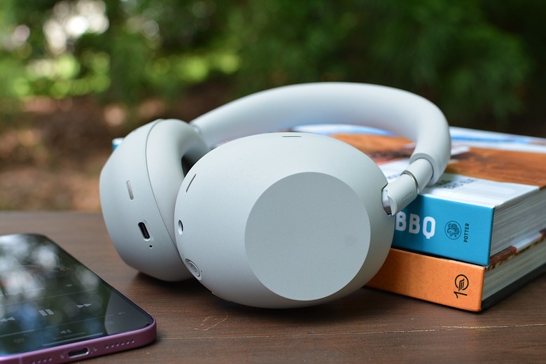 Sony subtly redesigned the M6, but the changes are meaningful.