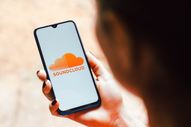 BRAZIL - 2021/09/28: In this photo illustration the SoundCloud logo seen displayed on a smartphone. (Photo Illustration by Rafael Henrique/SOPA Images/LightRocket via Getty Images)