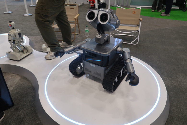 Zeroth's W1 robot.