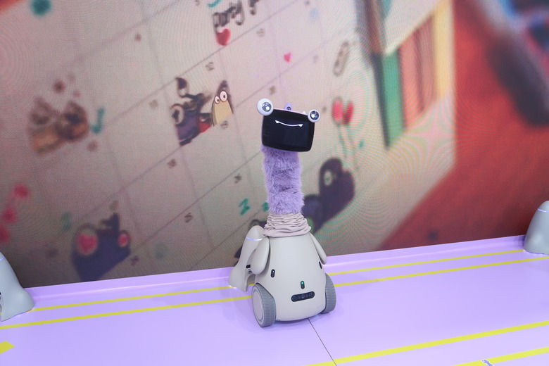 The long neck version of OlloBot.