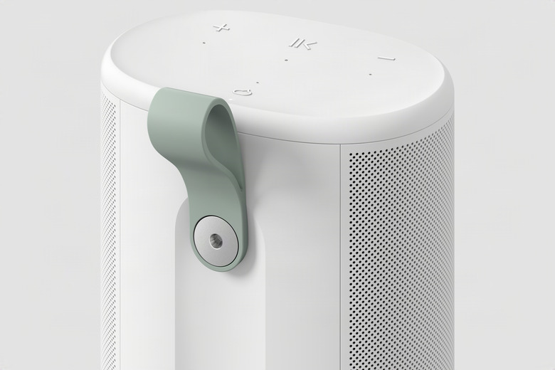The grab handle on the back of the Sonos Play.