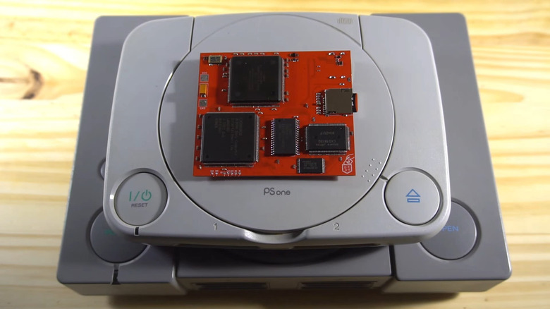 PlayStation1　パネキット This Frankenstein PlayStation PCB reads games from microSD and