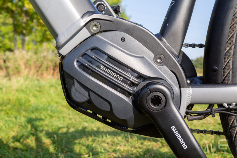Assistance is provided by a mid-drive Shimano DU-E6100 motor.