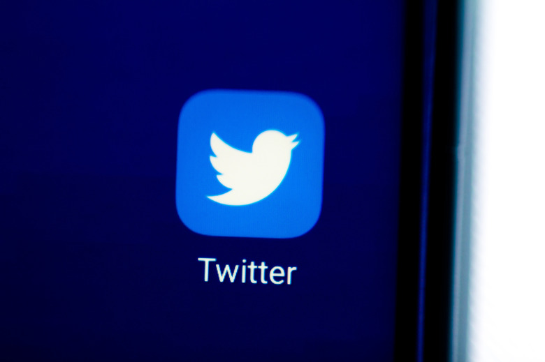 BRAZIL - 2020/08/28: In this photo illustration an icon of Twitter app displayed on a smartphone. (Photo Illustration by Rafael Henrique/SOPA Images/LightRocket via Getty Images)