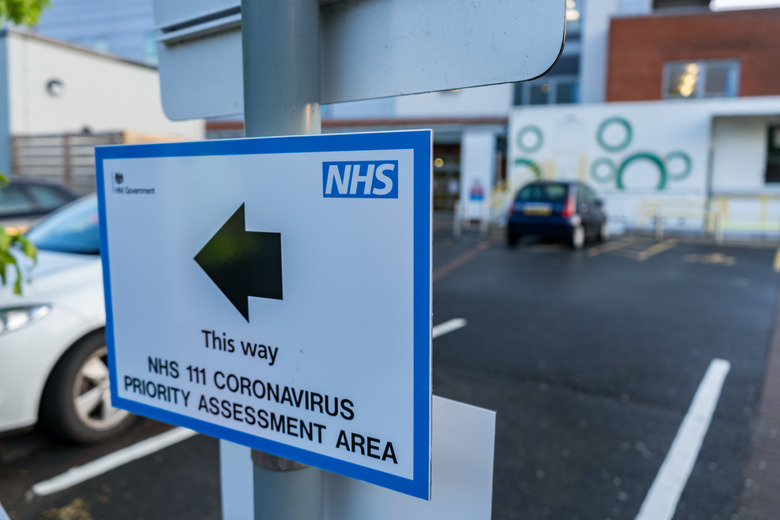HEREFORD, UNITED KINGDOM - APRIL 30, 2020: A sign giving directions o the Coronavirus Assessment Area is seen in the grounds of Hereford Hospital, Herefordshire on April 30, 2020.- PHOTOGRAPH BY Jim Wood / Barcroft Studios / Future Publishing (Photo credit should read Jim Wood/Barcroft Media via Getty Images)