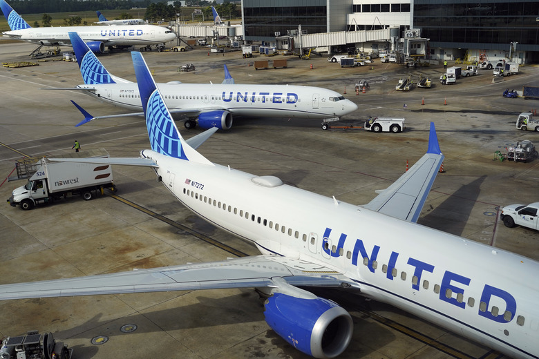 United Airlines has grounded all flights due to a 'computer issue' - engadget.com