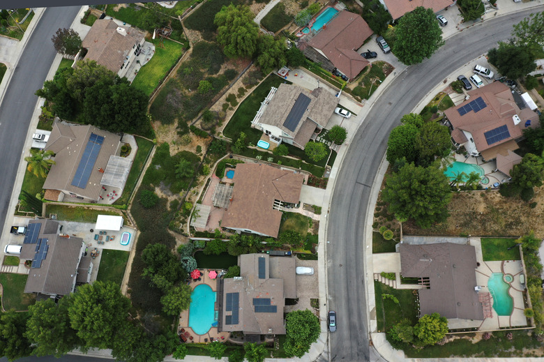 Solar panels are seen on rooftops amid the coronavirus disease (COVID-19) outbreak, in Santa Clarita, near Los Angeles, California, U.S., June 18, 2020. Picture taken June 18, 2020. REUTERS/Lucy Nicholson