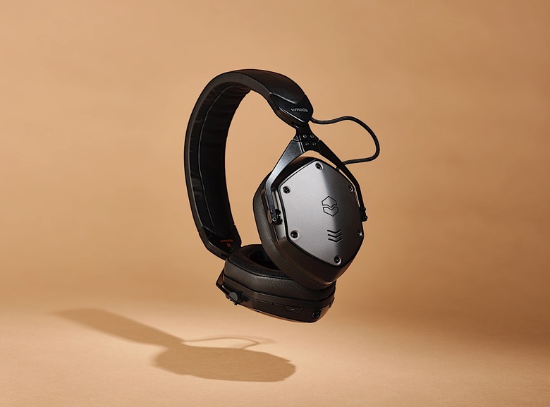 v-moda M-200 有線ヘッドホン ローランド、V-MODA のヘッドホンM-200を好みの色にカスタマイズできる