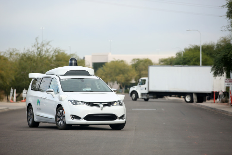 A Waymo Chrysler Pacifica Hybrid self-driving vehicle returns to a depot in Chandler, Arizona, November 29, 2018. Picture taken November 29, 2018. REUTERS/Caitlin O’Hara