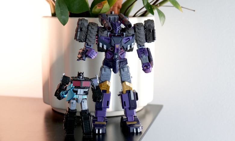 This Tarn figure (right) inspired me to dive back into IDW's older run of Transformers comics, which ended in 2022.