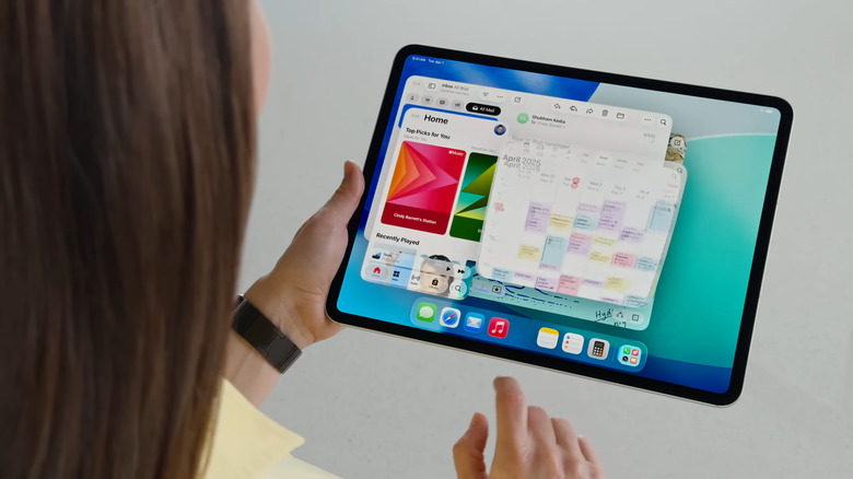 iPadOS 26 lets you resize app windows and arrange them as you like.