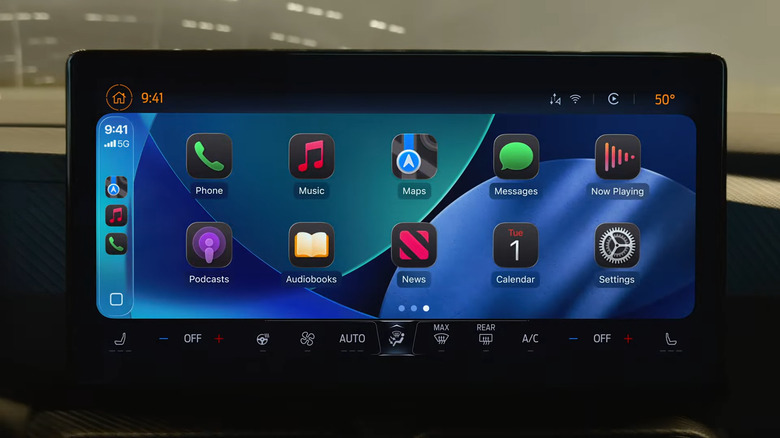 Dark mode apps in CarPlay.
