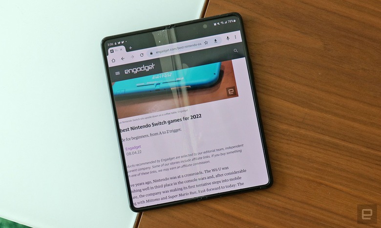 This is how my Z Fold 3's screen looks after one year. The bubble now covers the entire height of the display. And while its appearance is more tolerable indoors, it's still far from ideal.