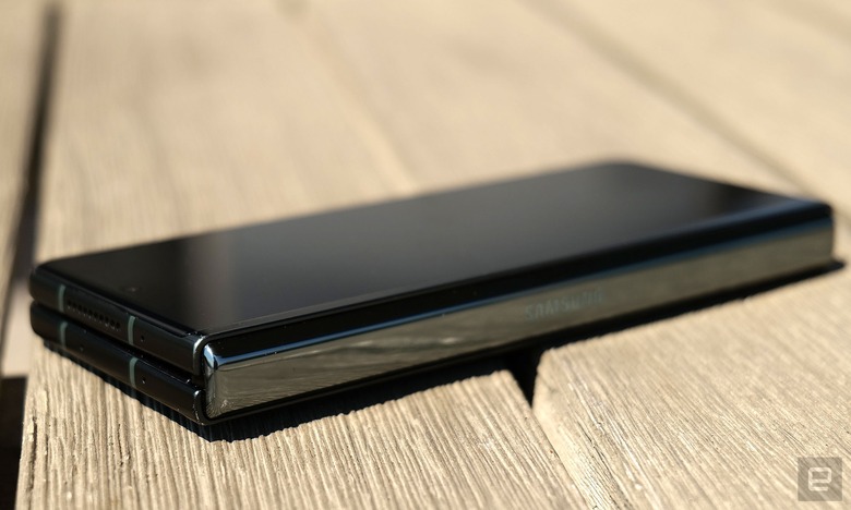 There are also some small scuffs on the hinge, but that's sort of to be expected considering I never put the phone in a case.