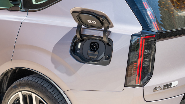 Expect a Tesla-style NACS port for the US version of the EX60.